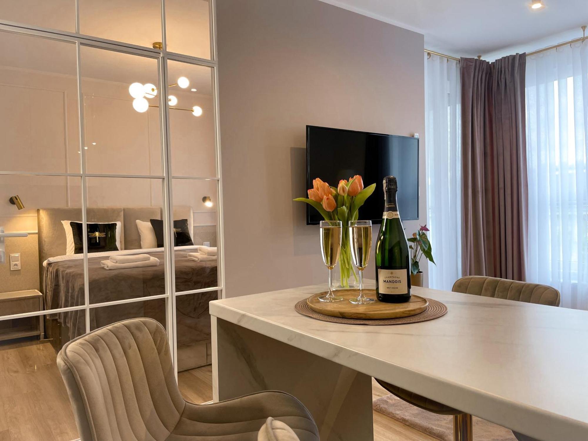 Urban Apartments Luxury Opolska 10 No 29, Free Garage, Self Check-In Katowice Ngoại thất bức ảnh